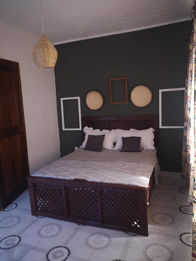 Safari Adventures-House Bed & Breakfast Аруша Екстериор снимка