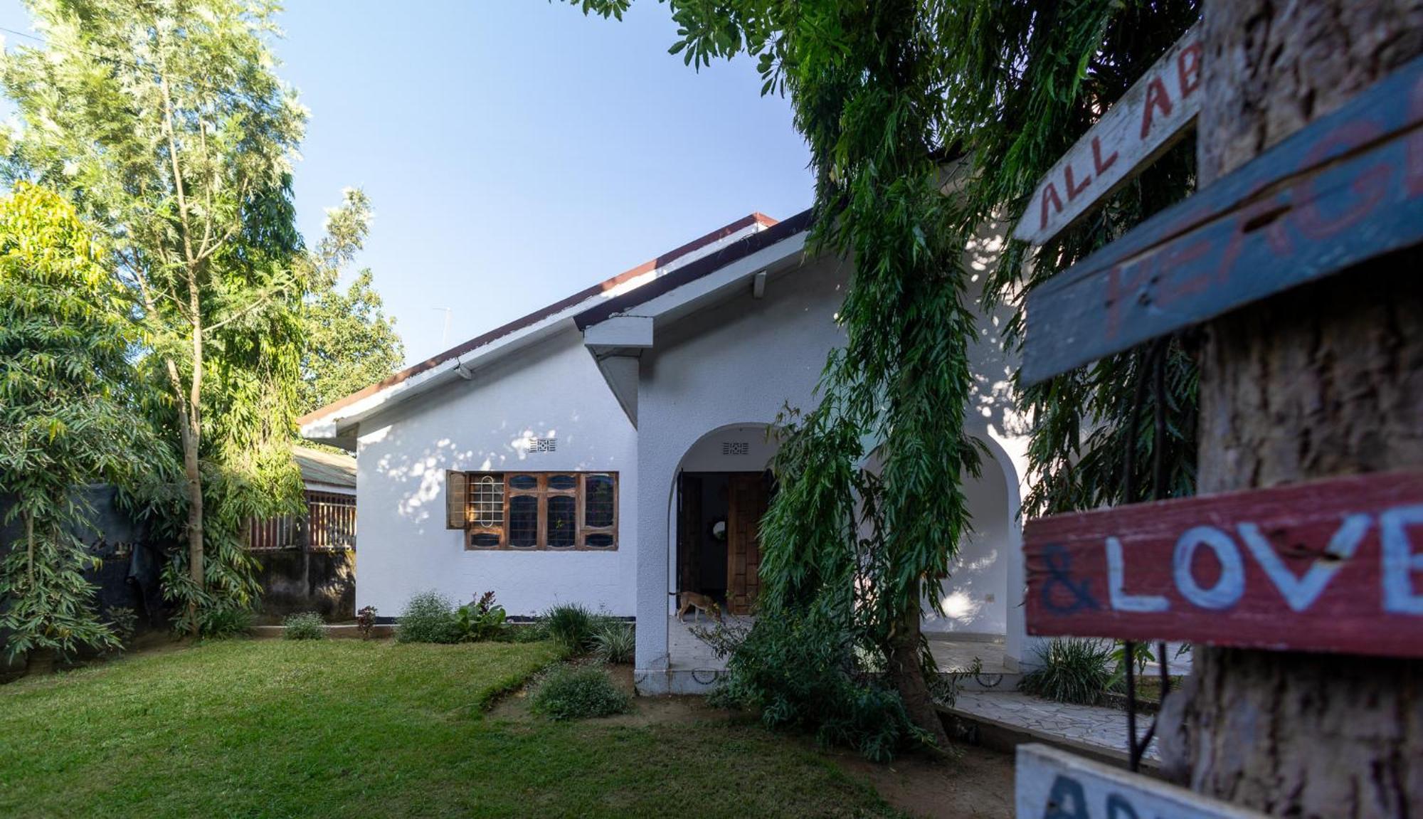 Safari Adventures-House Bed & Breakfast Аруша Екстериор снимка